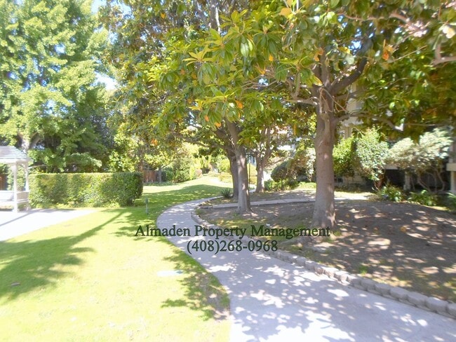 Building Photo - Condo in Great Location! Award Winning Schools!