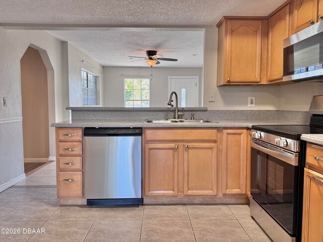 Building Photo - 1702 Carolina Ave