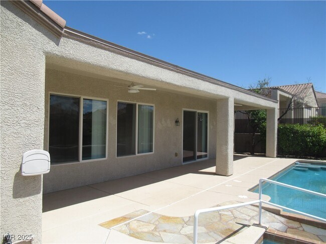Building Photo - 2091 Clearwater Lake Dr