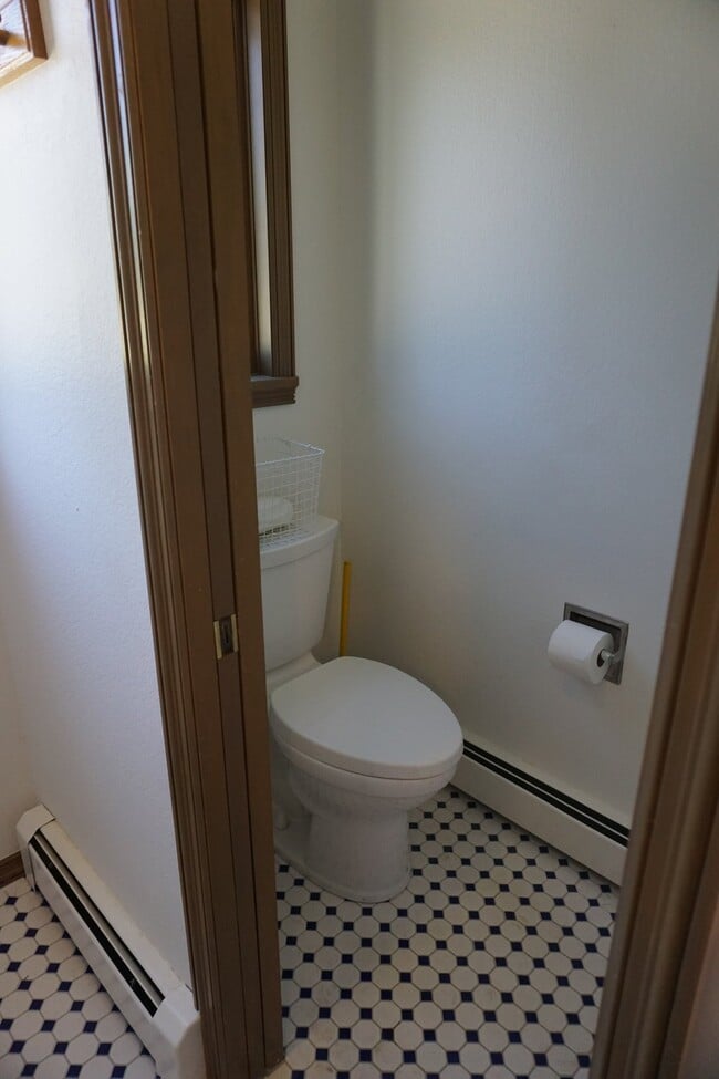 Building Photo - Great House in South Evergreen!! Must See!!