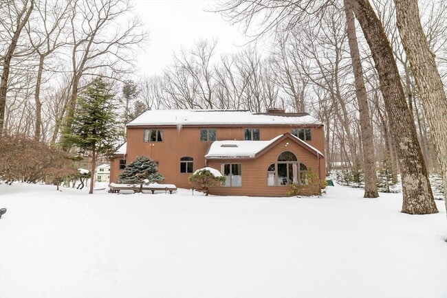 Building Photo - 160 Floral St