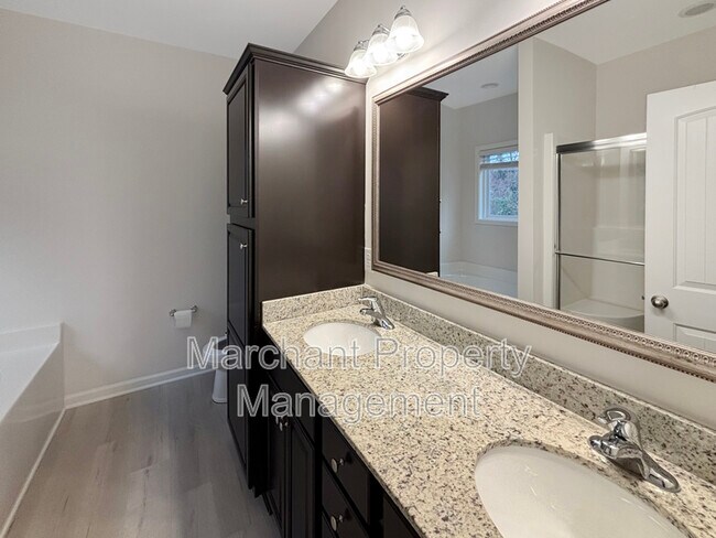 Building Photo - 459 Torrington Dr