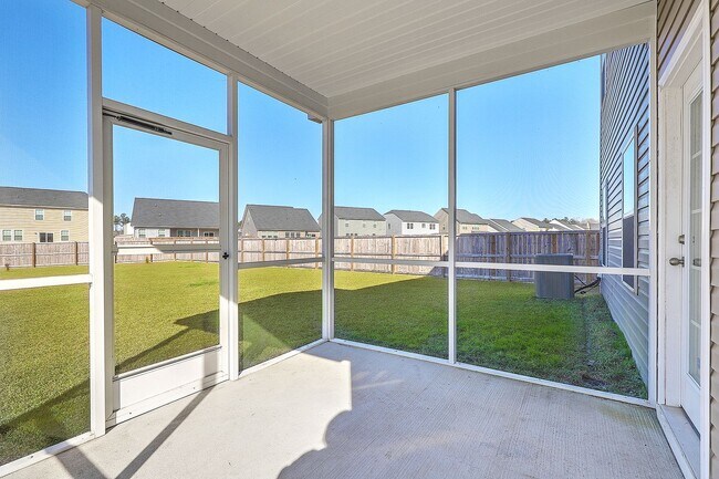 Building Photo - Cane Bay