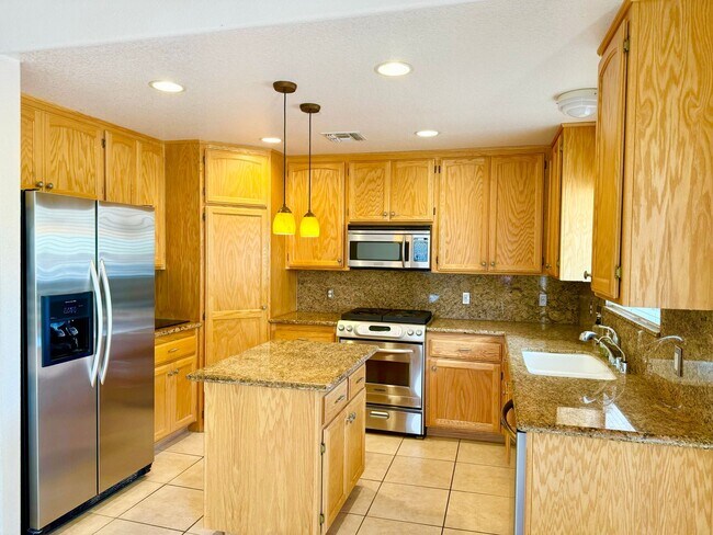 Building Photo - 3Bedroom/2Bathroom Coming soon July 2025!