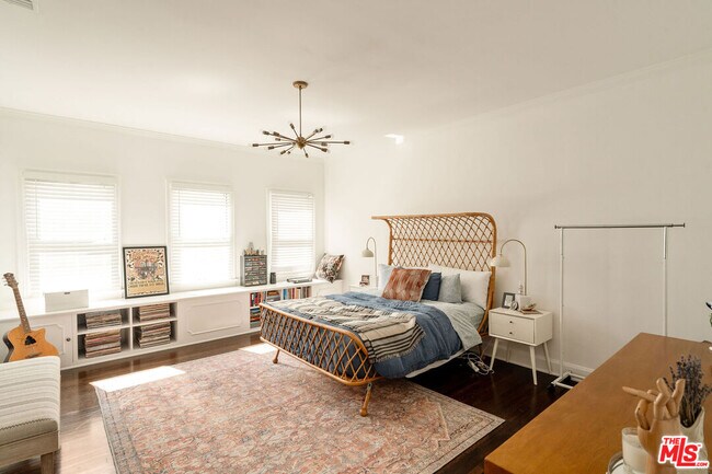 Building Photo - 144 S Orange Dr