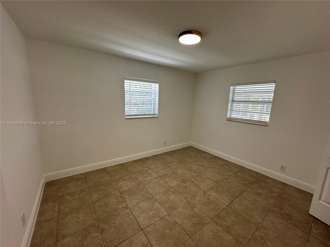 Building Photo - 4830 SW 41st Ave