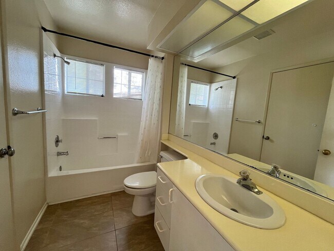 Building Photo - Quiet home now available in Eastlake - 3be...