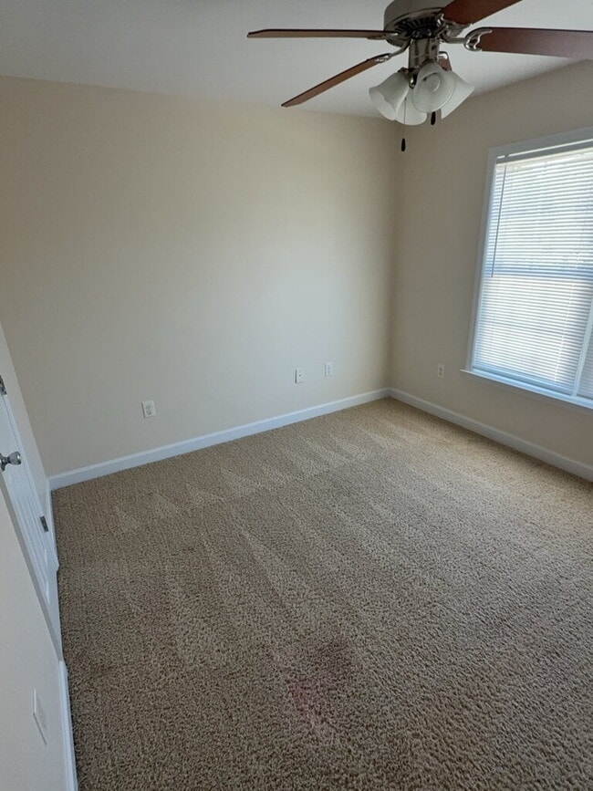 Building Photo - Adorable 2 Bedroom, 2 Bath Townhome-643 Fo...