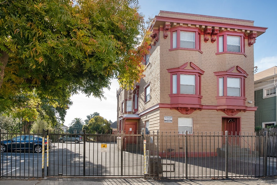 Building Photo - 537 33rd St