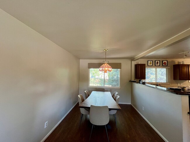 Building Photo - Beautiful 4 bed 2.5 bath in Hampden neighborhood!