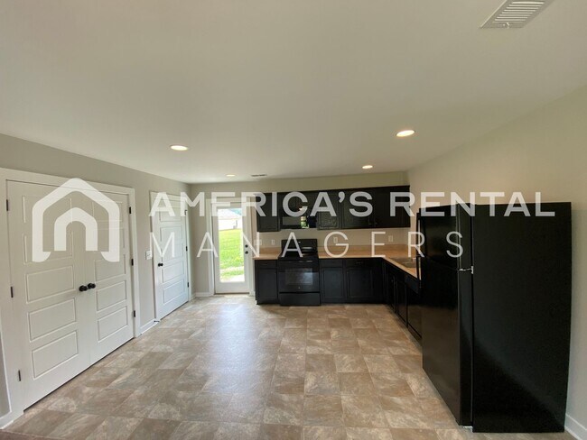 Building Photo - Home for Rent in Talladega, AL!!! Availabl...