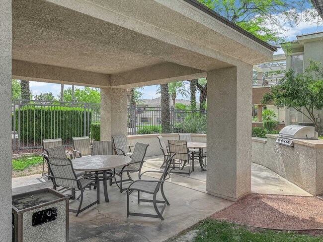 Building Photo - Charming 2 bedrooms 2 Bathrooms in the Amb...