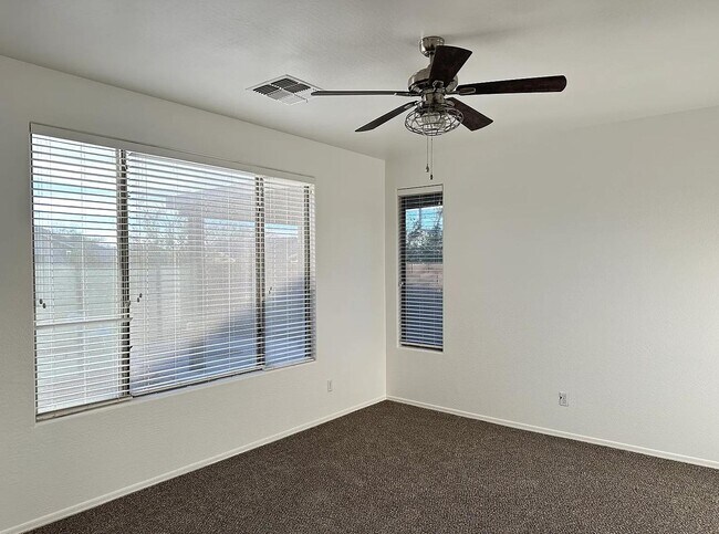 Building Photo - 7706 S 24th Dr