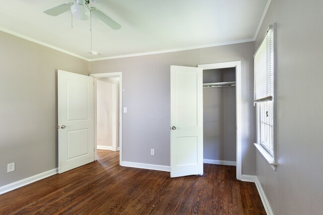 Building Photo - Charming Renovated Bungalow in Grove Park ...