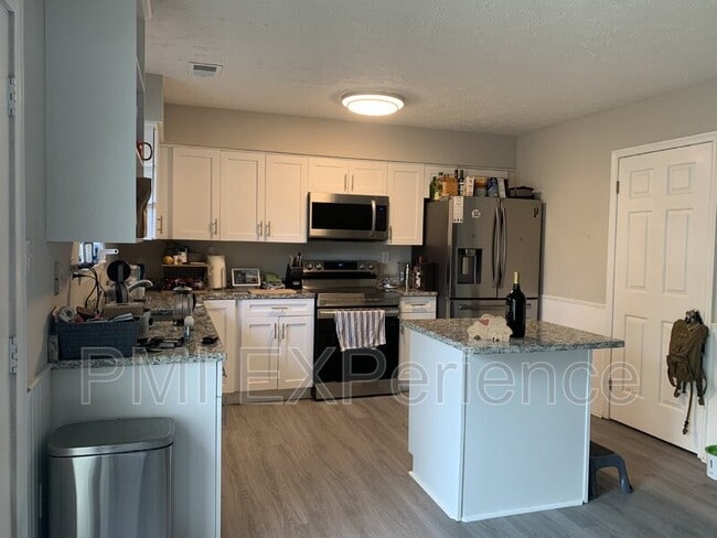 Building Photo - 6094 Red Squirrel Pl