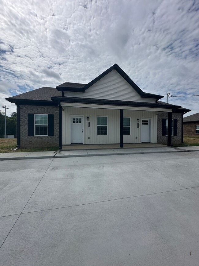 Building Photo - BRAND NEW 3 Bedroom Apartment in Shelbyville!