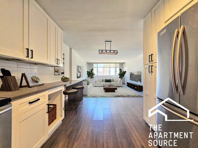 Primary Photo - 1344 N Dearborn St