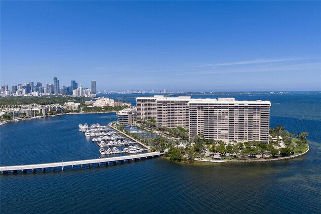 Building Photo - 2 Grove Isle Dr
