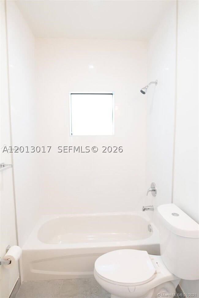 Building Photo - 120 NE 71st St