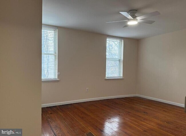 Building Photo - 2729 E Cambria St