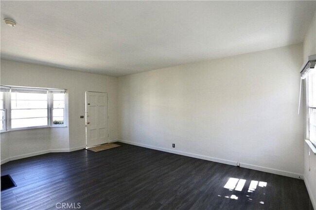 Building Photo - 364 Cliff Dr