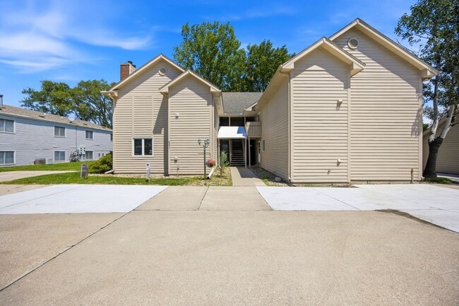 Building Photo - 401 SE Lowell Dr