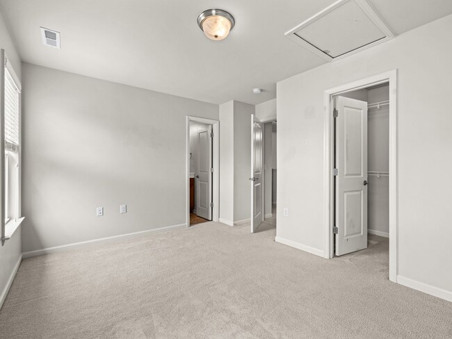 Building Photo - Boyington Place End Unit