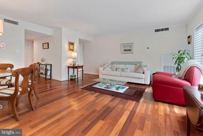 Building Photo - 1080 Wisconsin Ave NW