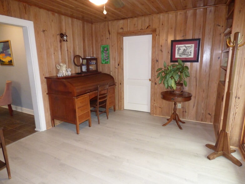 sitting /dining room - 116 Phillips St