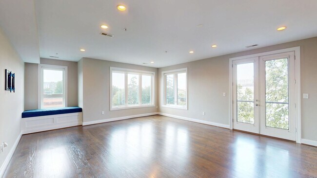 Building Photo - Stunning Three Bedroom Penthouse Condo W/Three Private Outdoor Spaces & Parking Included!