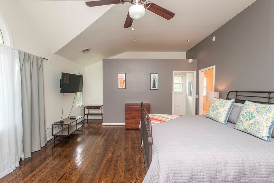 Master Bedroom - 1803 Ashwood Ave