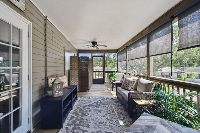 Building Photo - Elevated 3-Bed, 2-Bath, Corner-Lot Gem in the Heart of Palmetto