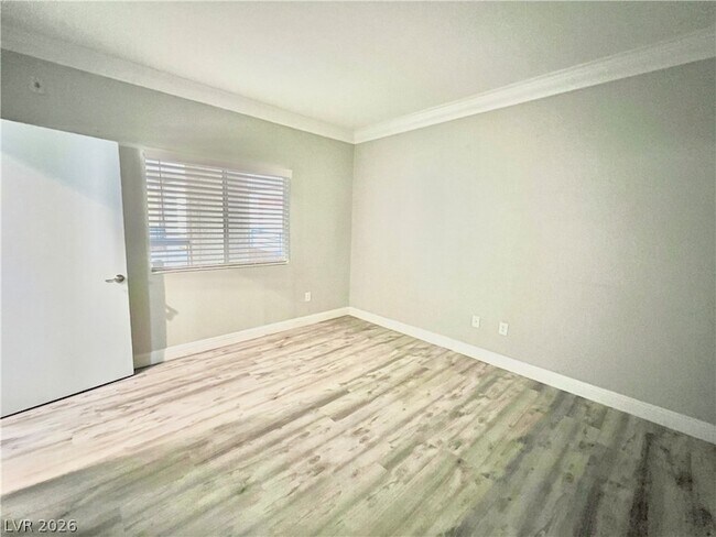 Building Photo - 260 E Flamingo Rd