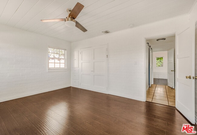 Building Photo - 5754 Fallbrook Ave