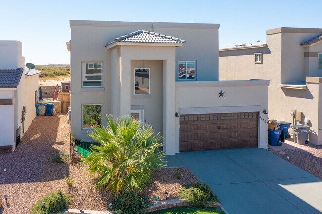 Primary Photo - Beautiful East side House with 3 beds-2.5 ...