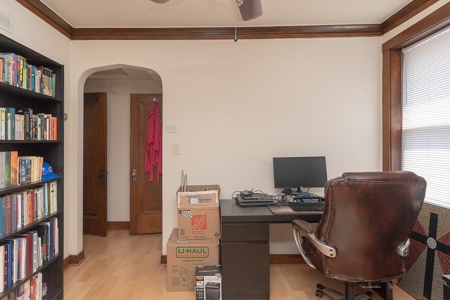 Building Photo - 3615 N Paulina St