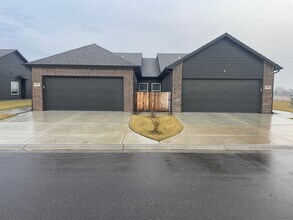 Building Photo - 16251/53 Ike Ct