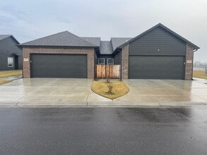 Building Photo - 16265/67 W Ike Ct