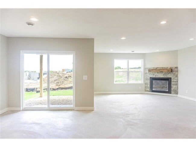 Building Photo - 717 Winterberry Ln