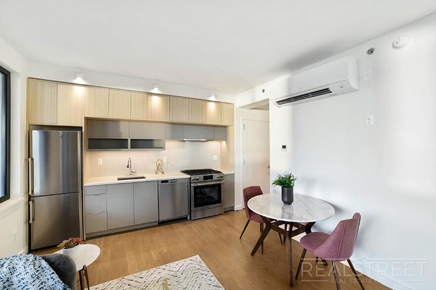 Building Photo - Waterfront Luxury 2 BED with Wrap arround ...