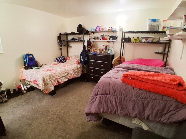 Building Photo - 1080 E 450 N