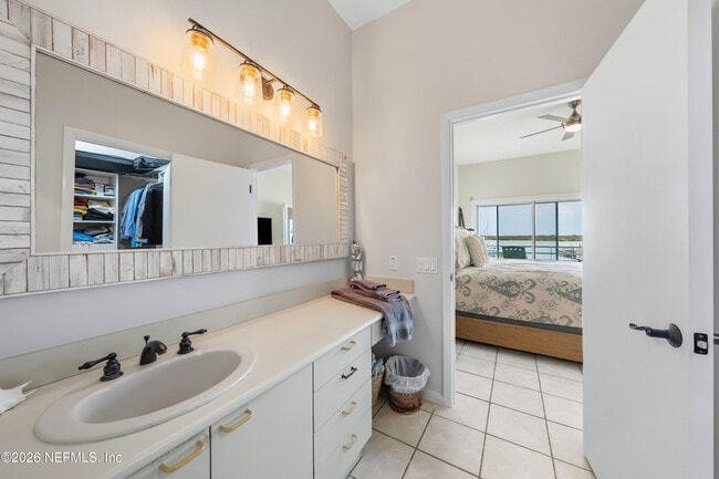 Building Photo - 75 Comares Ave