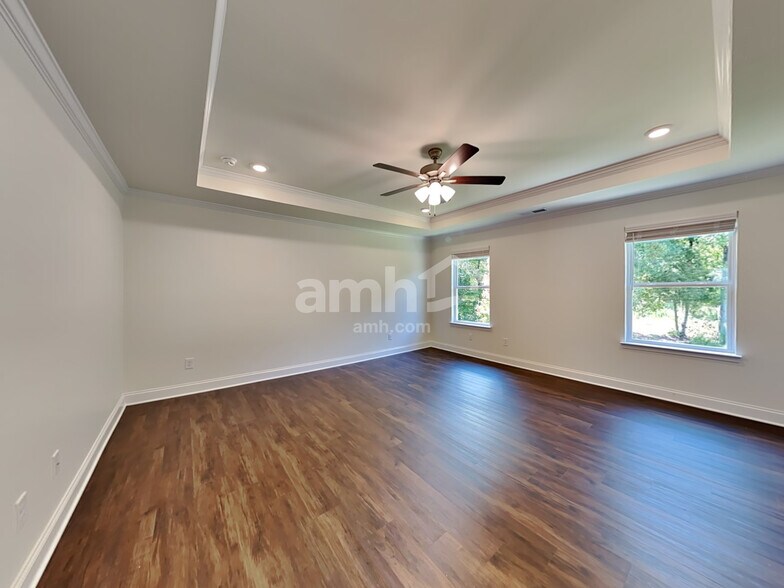 Building Photo - 639 Carnaby Ln
