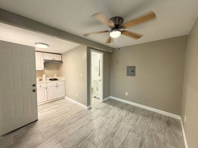 Building Photo - Move in ready -Cute and cozy 1 br house with bonus rooms
