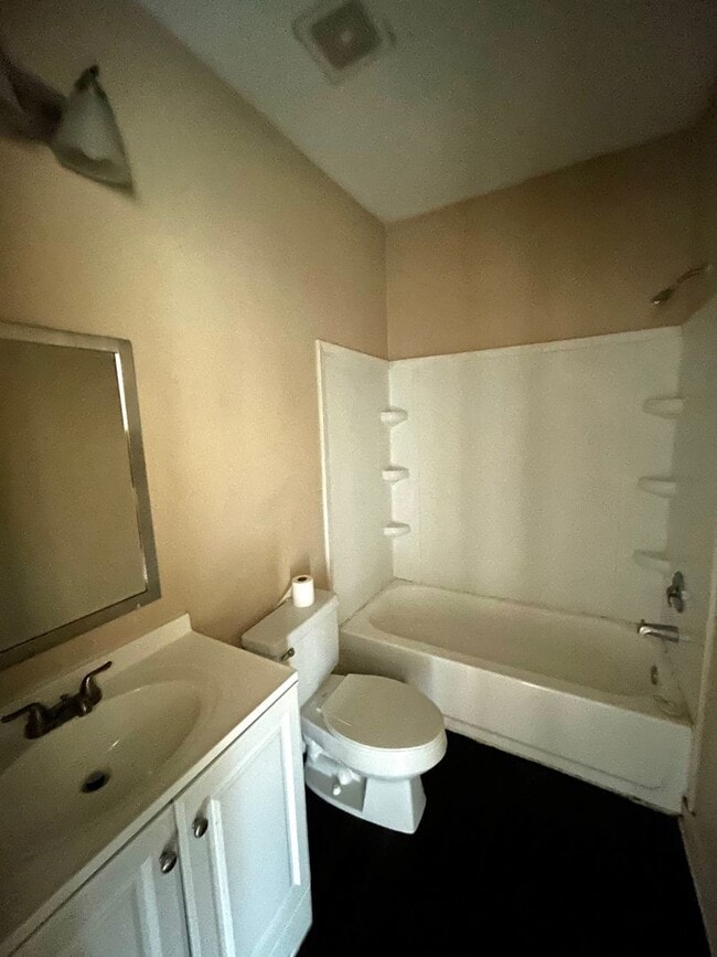 Primary Photo - 2208 Cumberland Ave