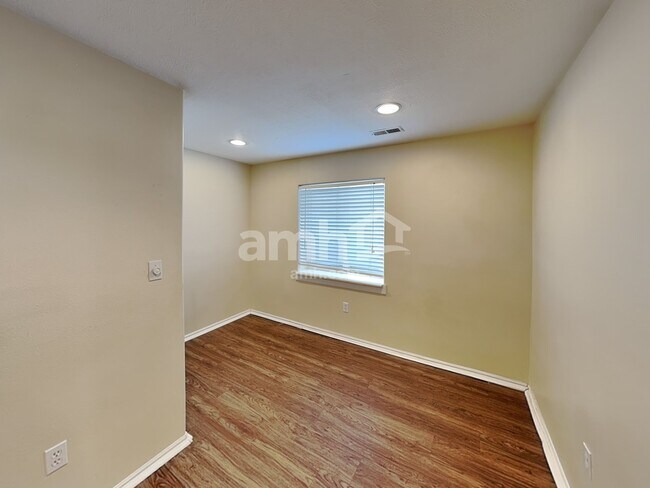 Building Photo - 1877 E Cedar Dr