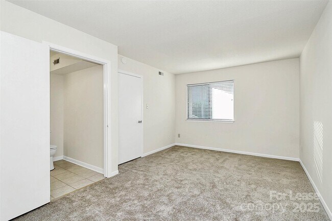 Building Photo - 6121 Heathstone Ln