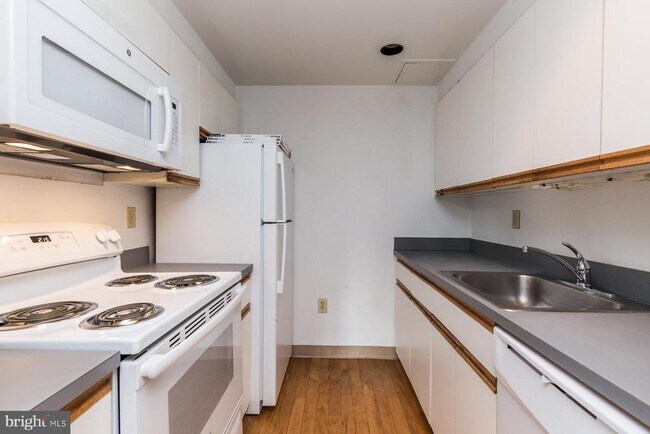 Building Photo - 1601 Spring Garden St