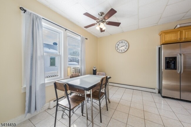 Building Photo - 529 Ainsworth St