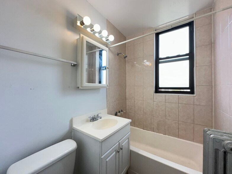 Building Photo - 2737 N Spaulding Ave